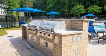 Outdoor Kitchen w/ Pool Deck Grilling Station